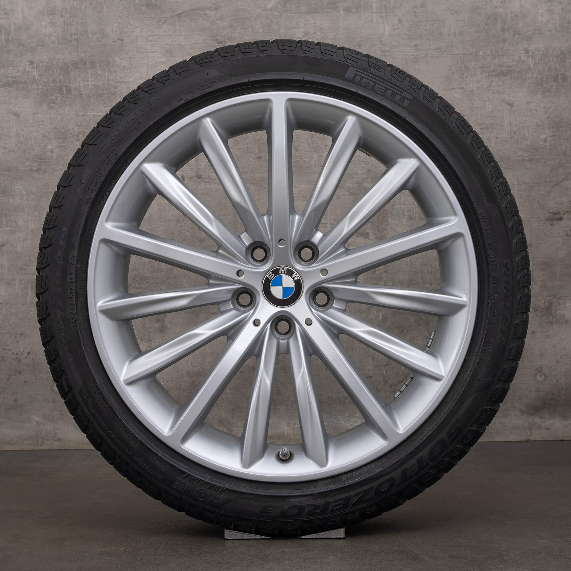 As jantes originais BMW Série 5 de 19 polegadas G30 G31 completam as rodas inverno com estilo 633 6863419 pneus prateados