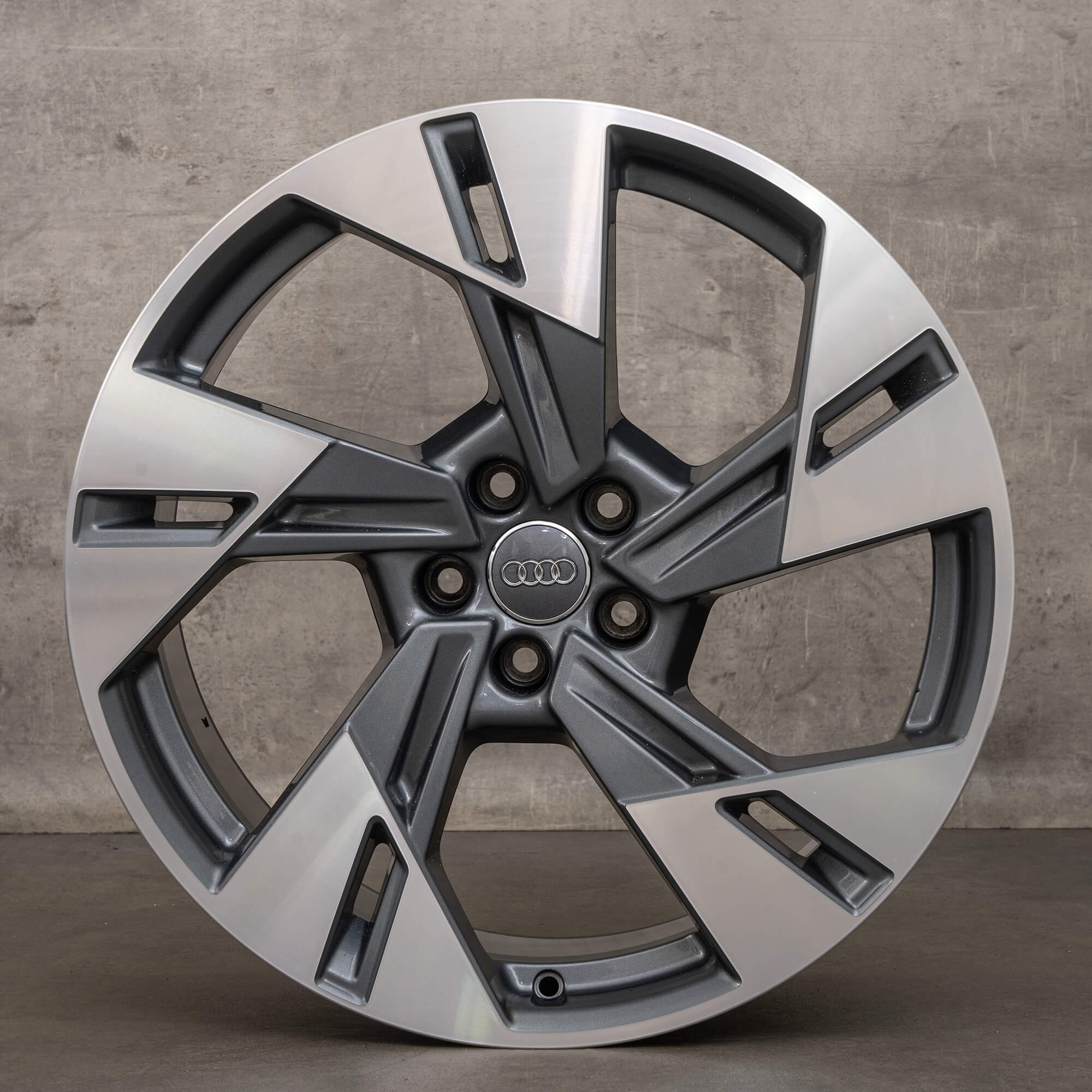 Original Audi e tron GE Q8 20 inch rims dynamic 4KE601025T anthracite