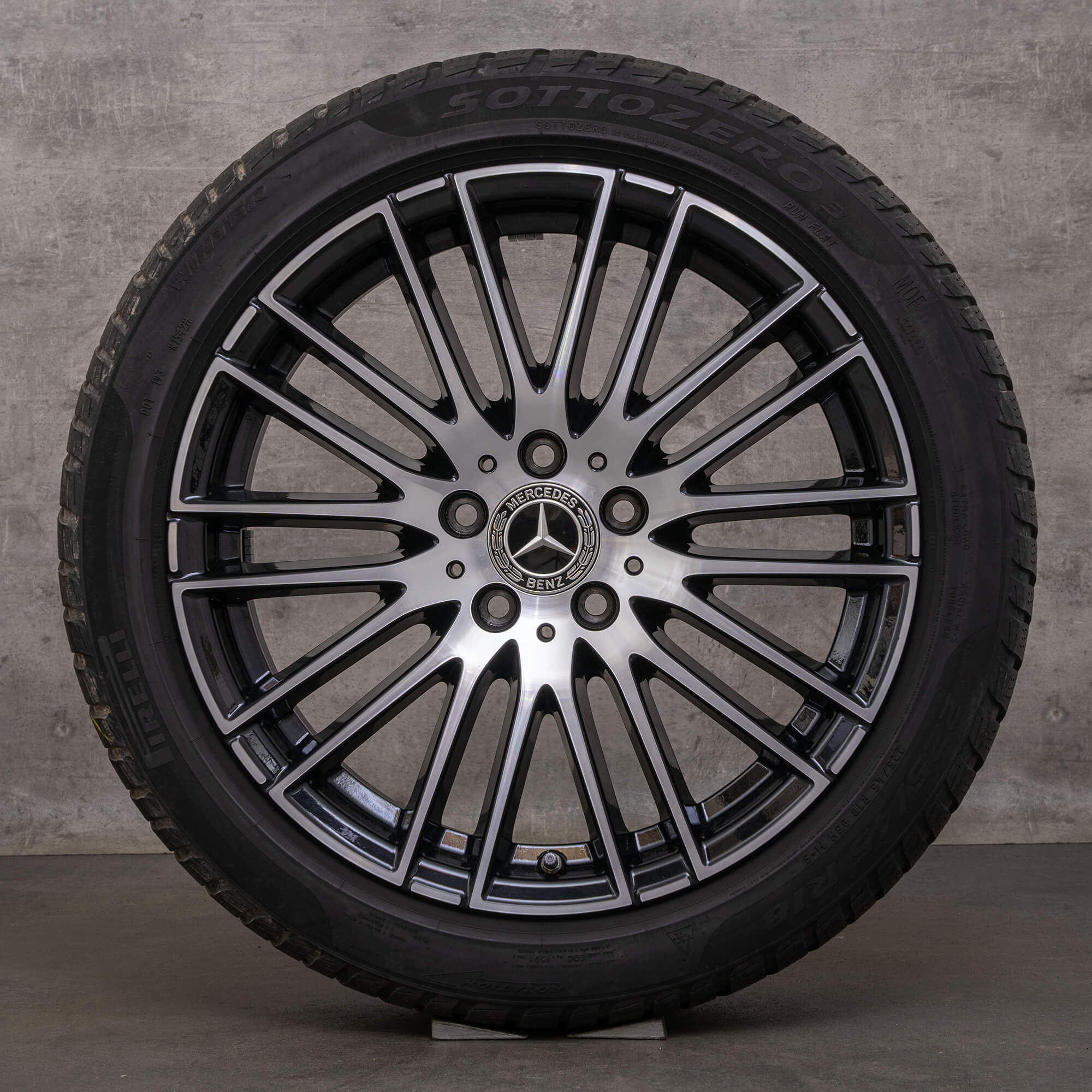 Originele Mercedes Benz C-Klasse winterwielen 18 inch W206 S206 velgen A2064014900 DOT 23 zwart gepolijst