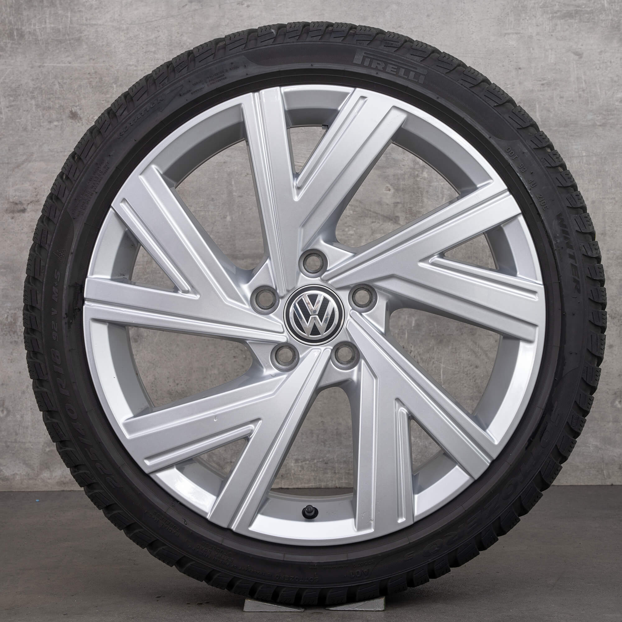 VW Golf 6 7 8 R vinterhjul Bergamo 18-tommers felger vinterdekk 5H0601025AE