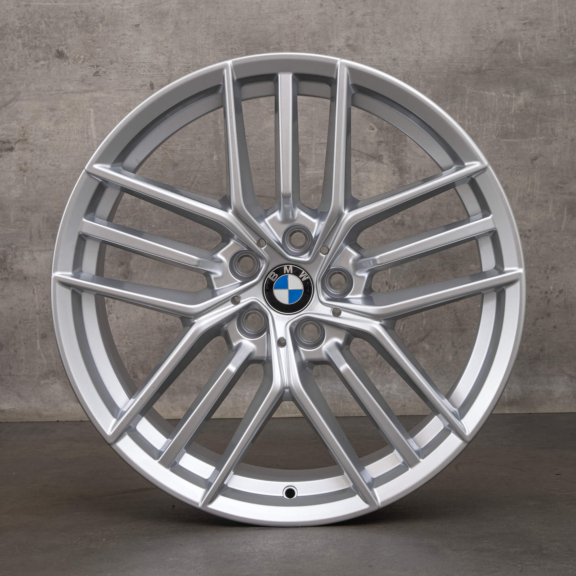 OEM BMW 5 Series i5 rims 19 inch G60 G61 Styling 933 5A324D6 silver NEW