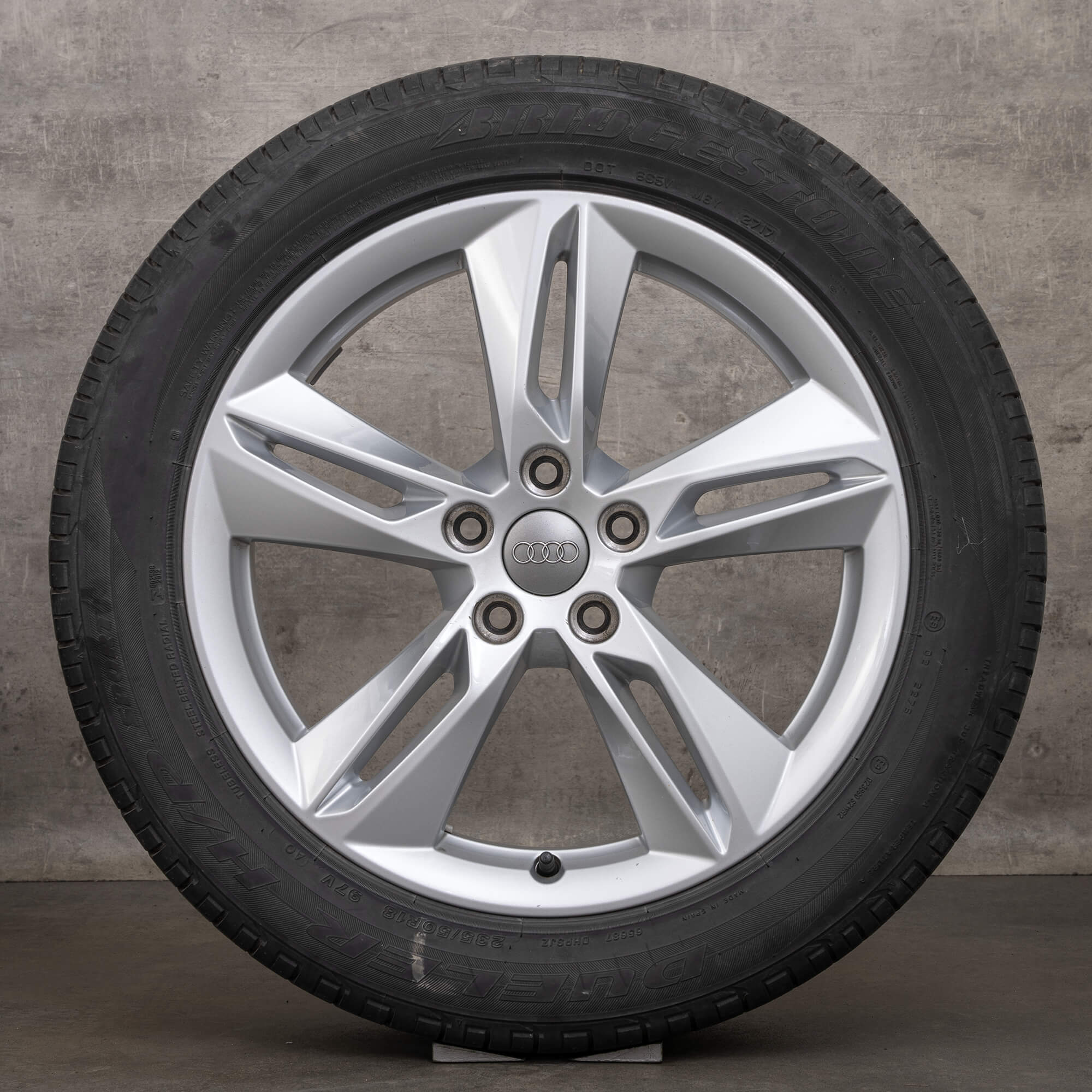 Originele Audi Q3 8U 18 inch zomerwielen velgen zomerbanden 8U0601025AB zilver