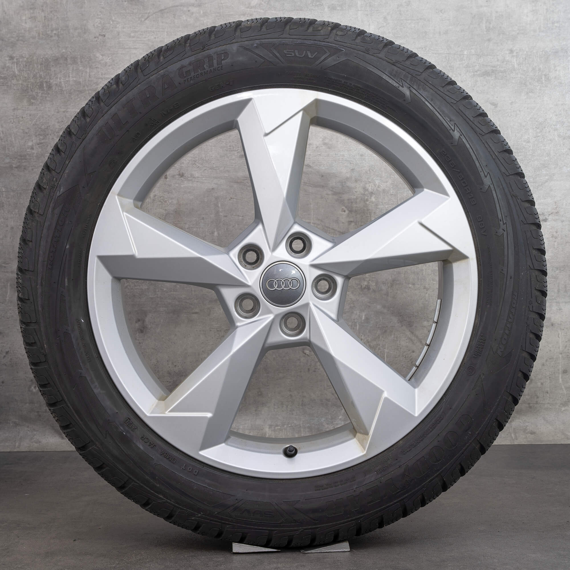 Jante Audi 19 inch Q3 II F3 anvelope de iarna roti OEM Dynamic 83A601025N