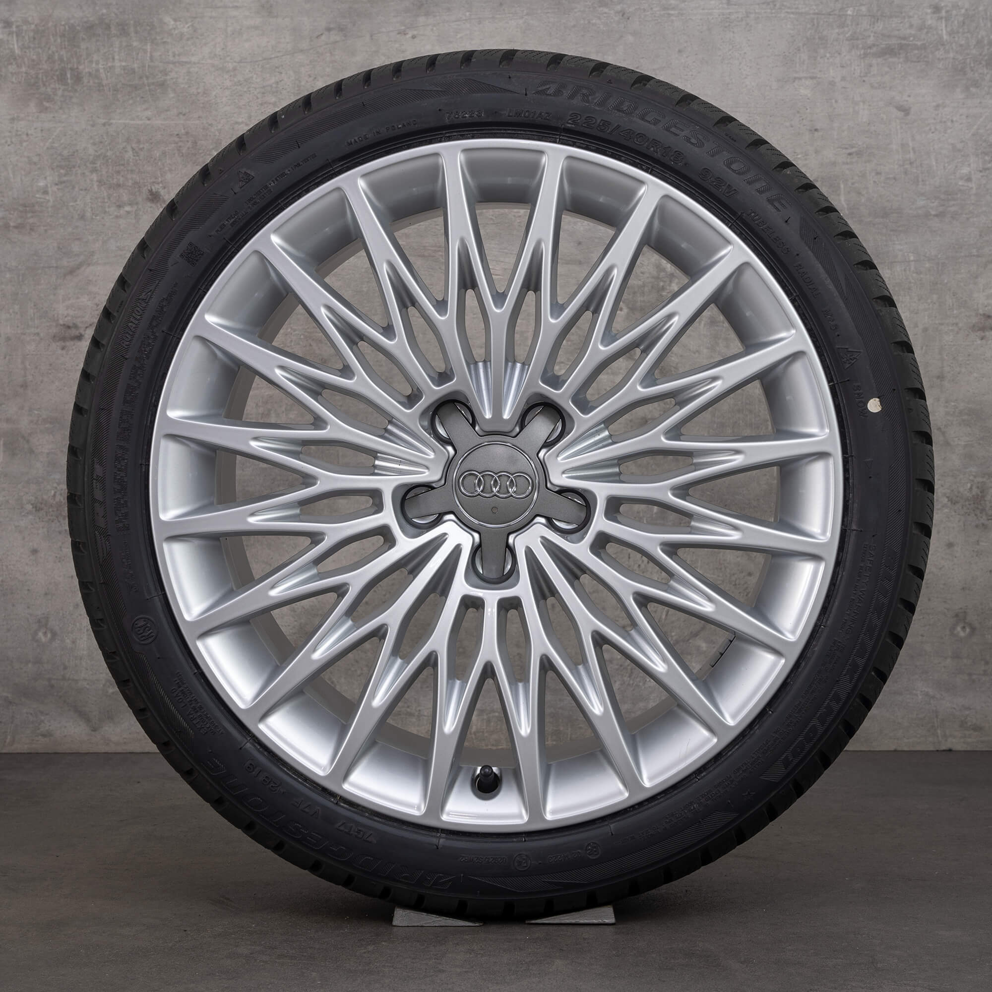 Audi A3 S3 8V winterbanden wintervelgen 18 inch velgen 8V0601025AE