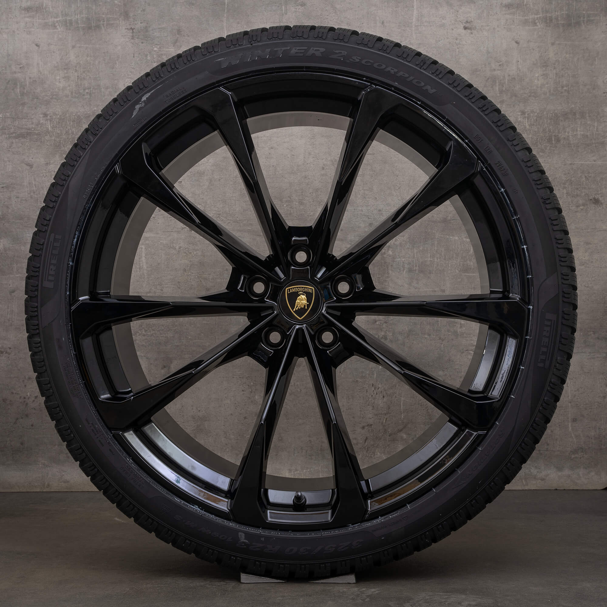 Lamborghini Urus 23 inch jante anvelope iarna roti aluminiu negre