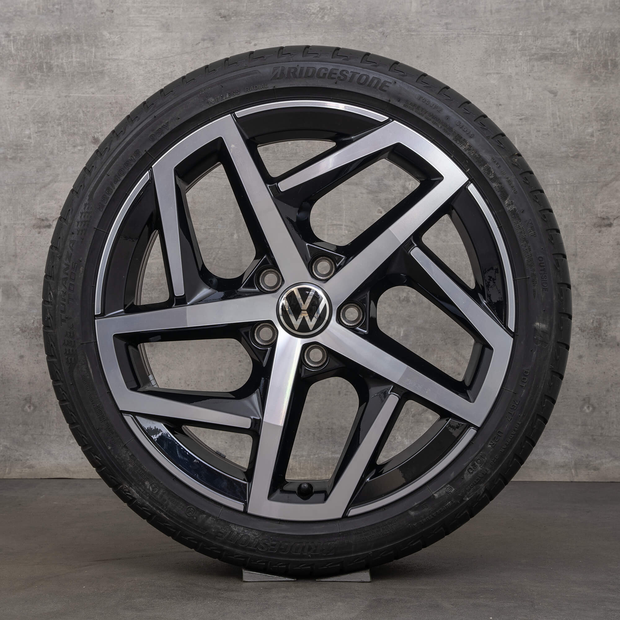 VW Golf 8 R Line GTE GTI GTD summer wheels tires 18 inch Dallas rims