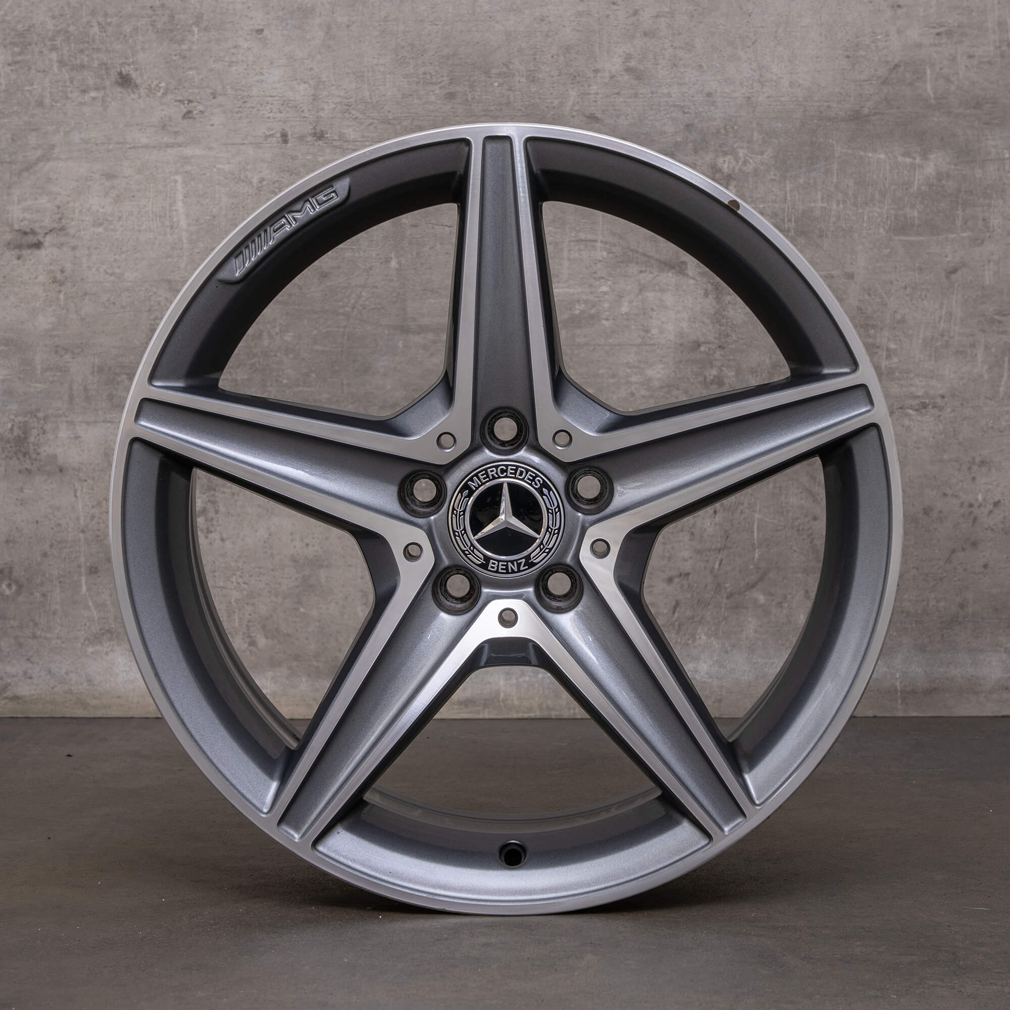 Originele Mercedes Benz C-Klasse AMG velgen 18 inch W205 S205 C205 A205 A2054011100 A2054011200 himalayagrijs glanzend gedraaid