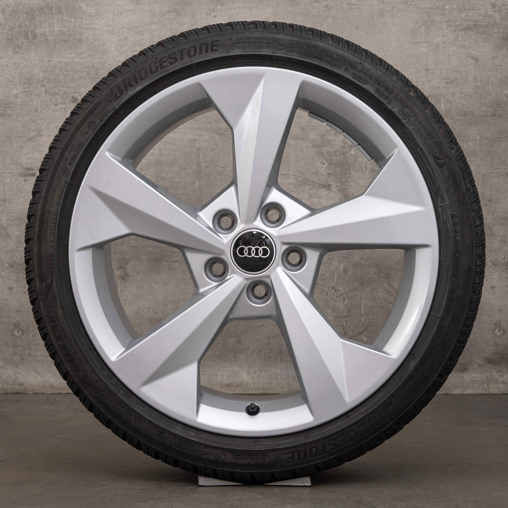 Originele Audi A3 S3 8Y 18 inch winterbanden velgen 8Y0601025J zilver