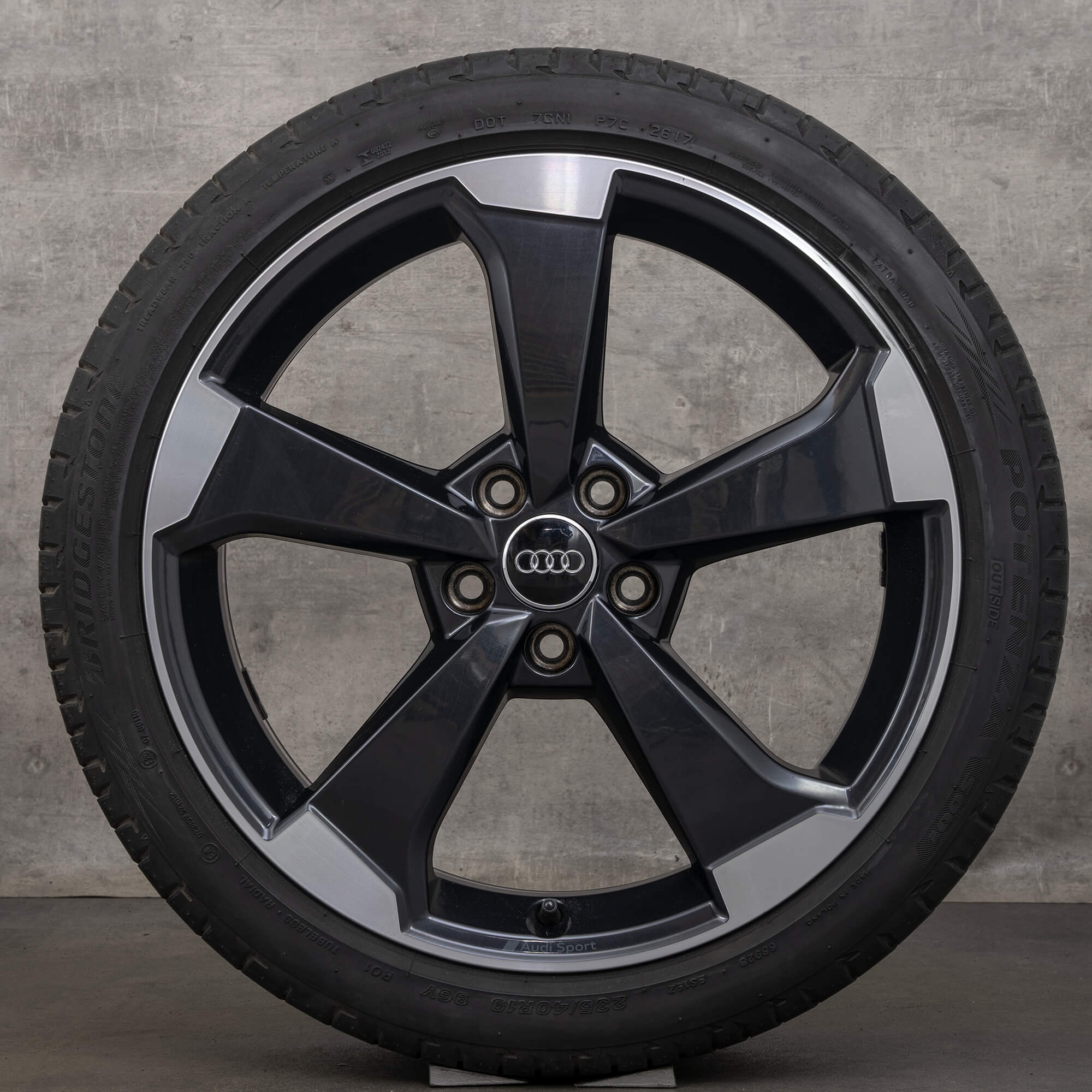 Audi Q2 SQ2 Sommerreifen Sommerräder 19 Zoll Felgen Rotor II S line 81A601025M