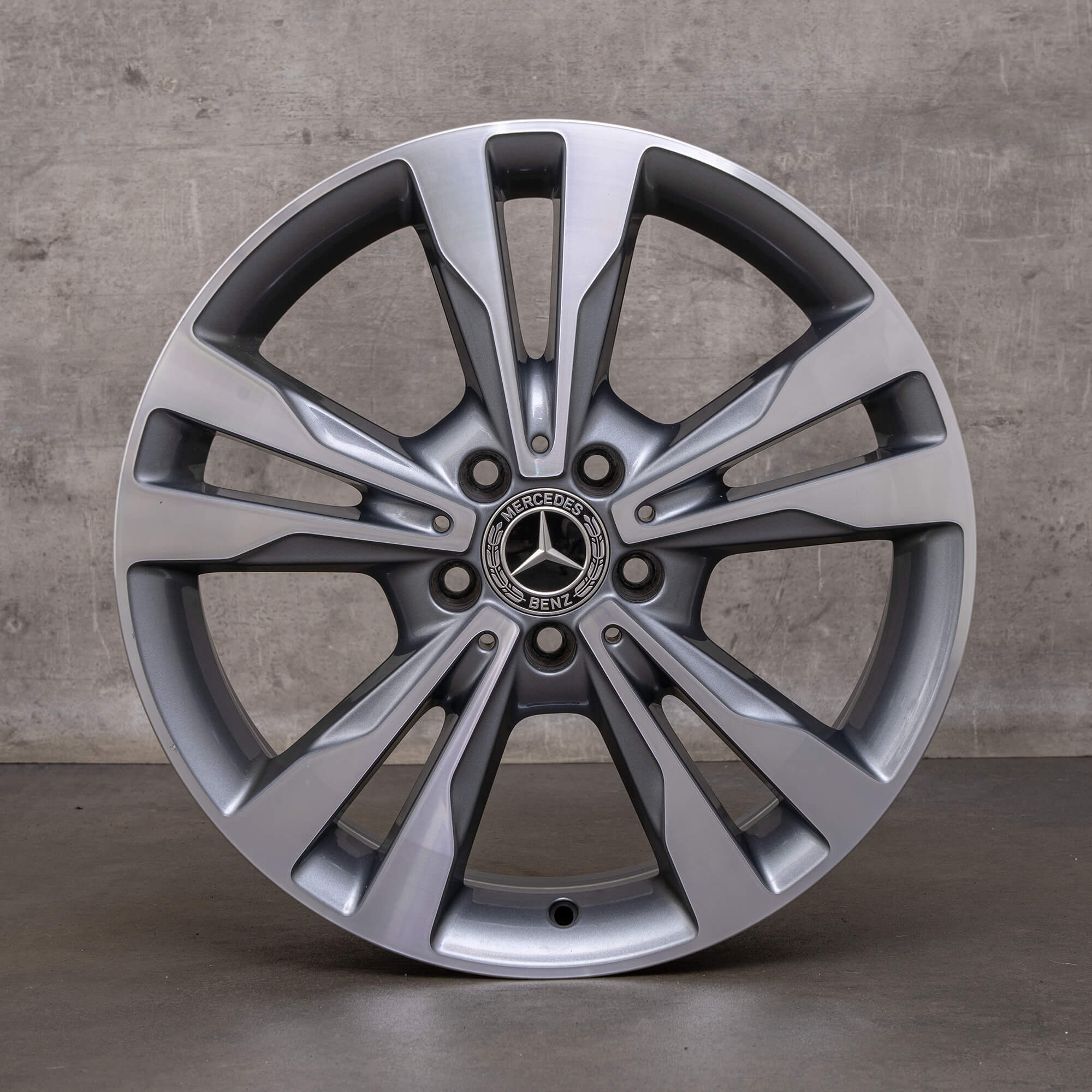 Originele Mercedes Benz C-klasse velgen 18 inch W205 C205 S205 A205 A2054012802 himalayagrijs glanzend gedraaid