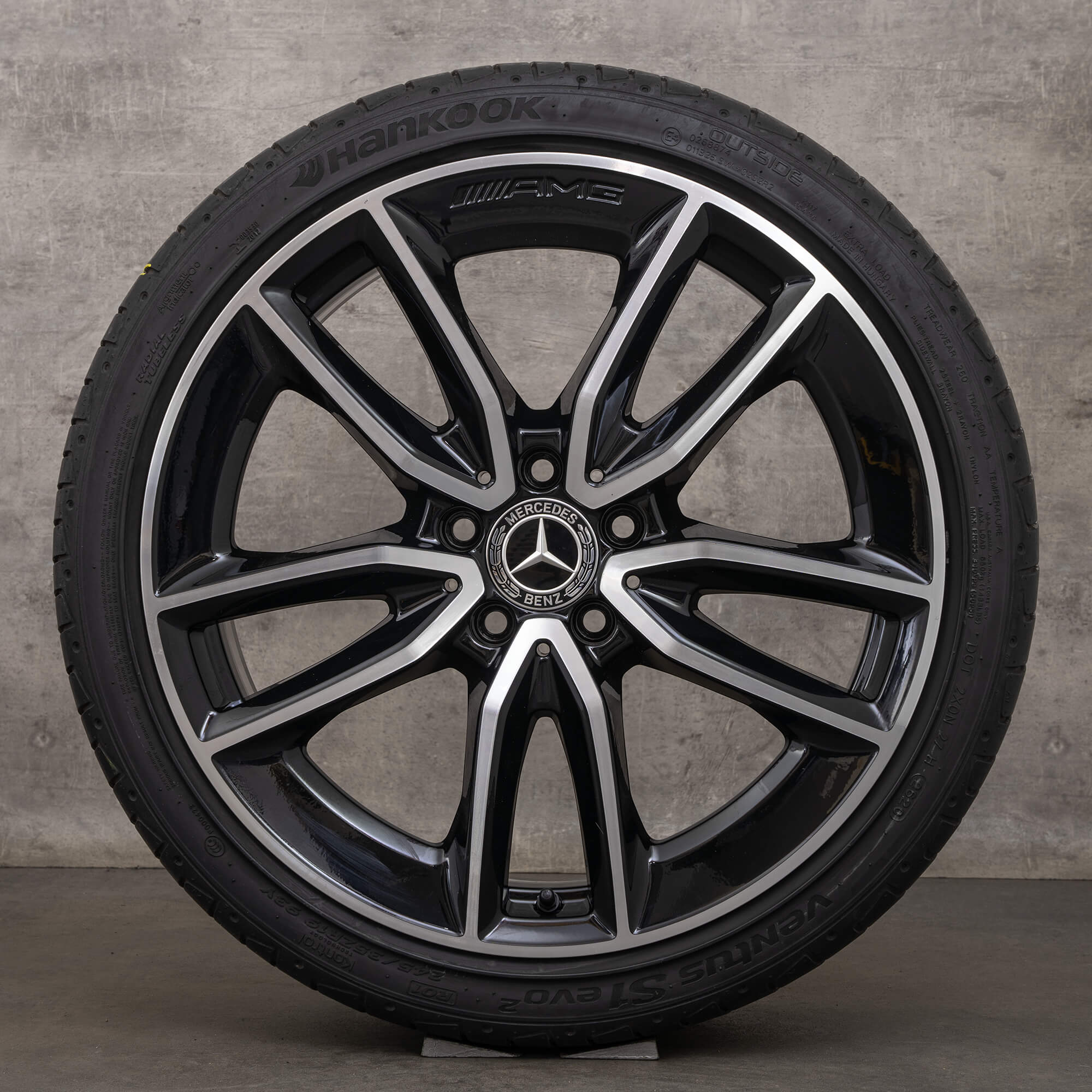 Original AMG Mercedes Benz CLA 35 C118 X118 sommardäck 19 tums fälgar svarta