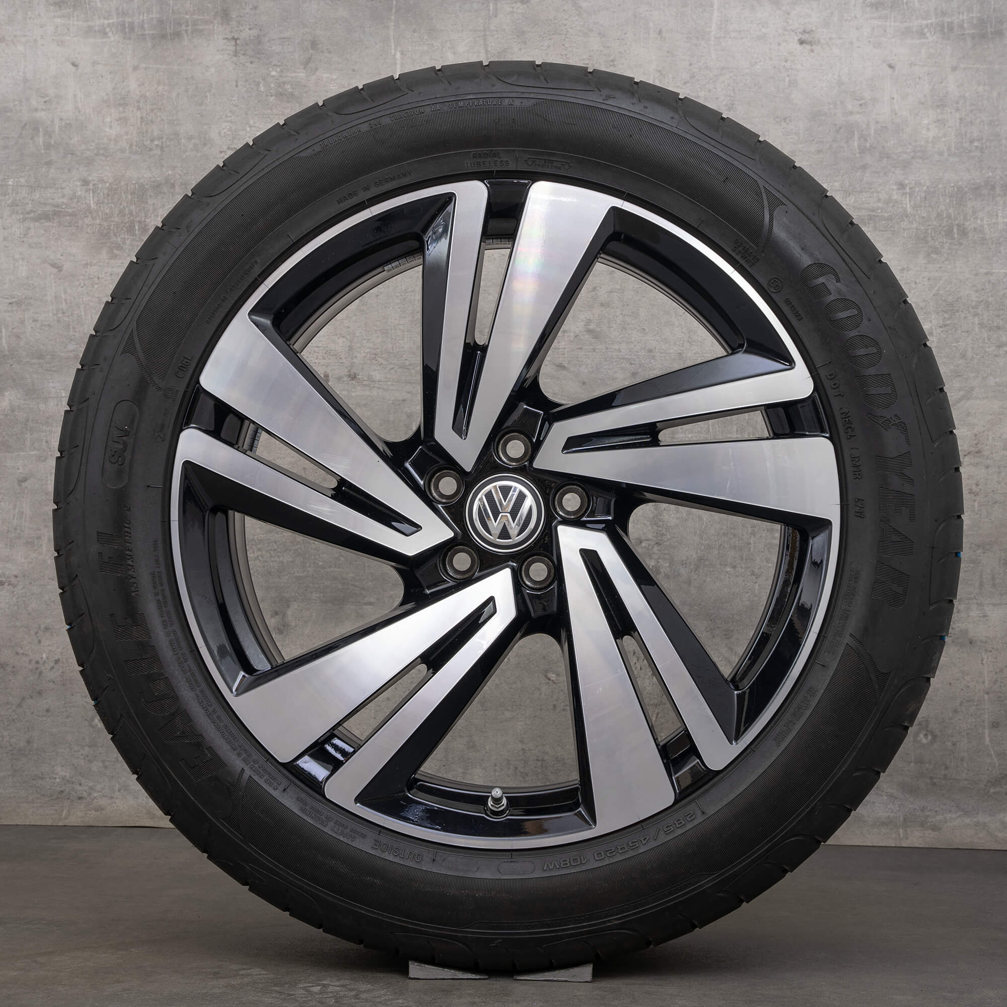 VW Touareg 3 III CR summer wheels 20 inch rims Nevada tires 7 mm