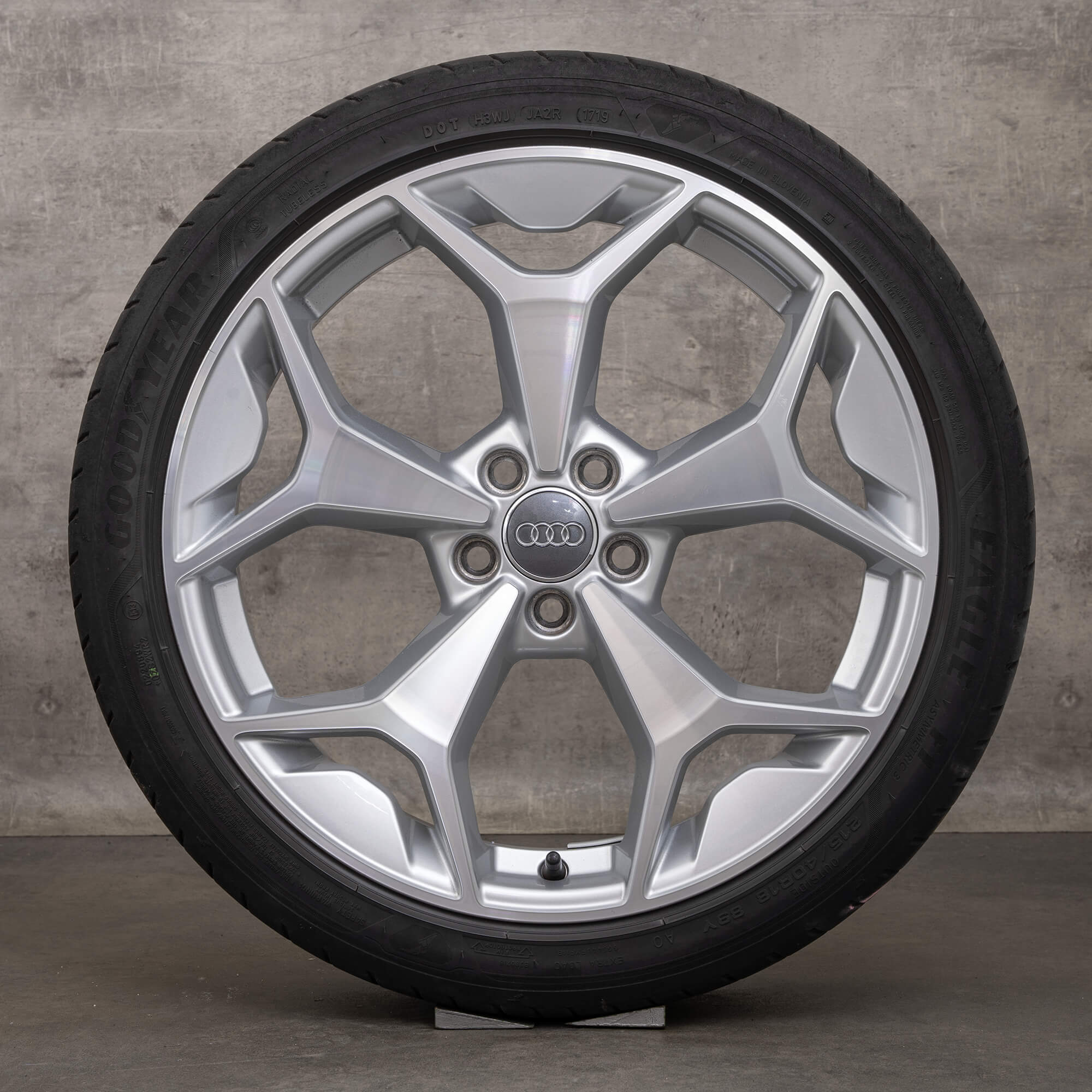 Audi A1 GB 18 inch velgen zomerwielen zomerbanden 82A601025L aluminium