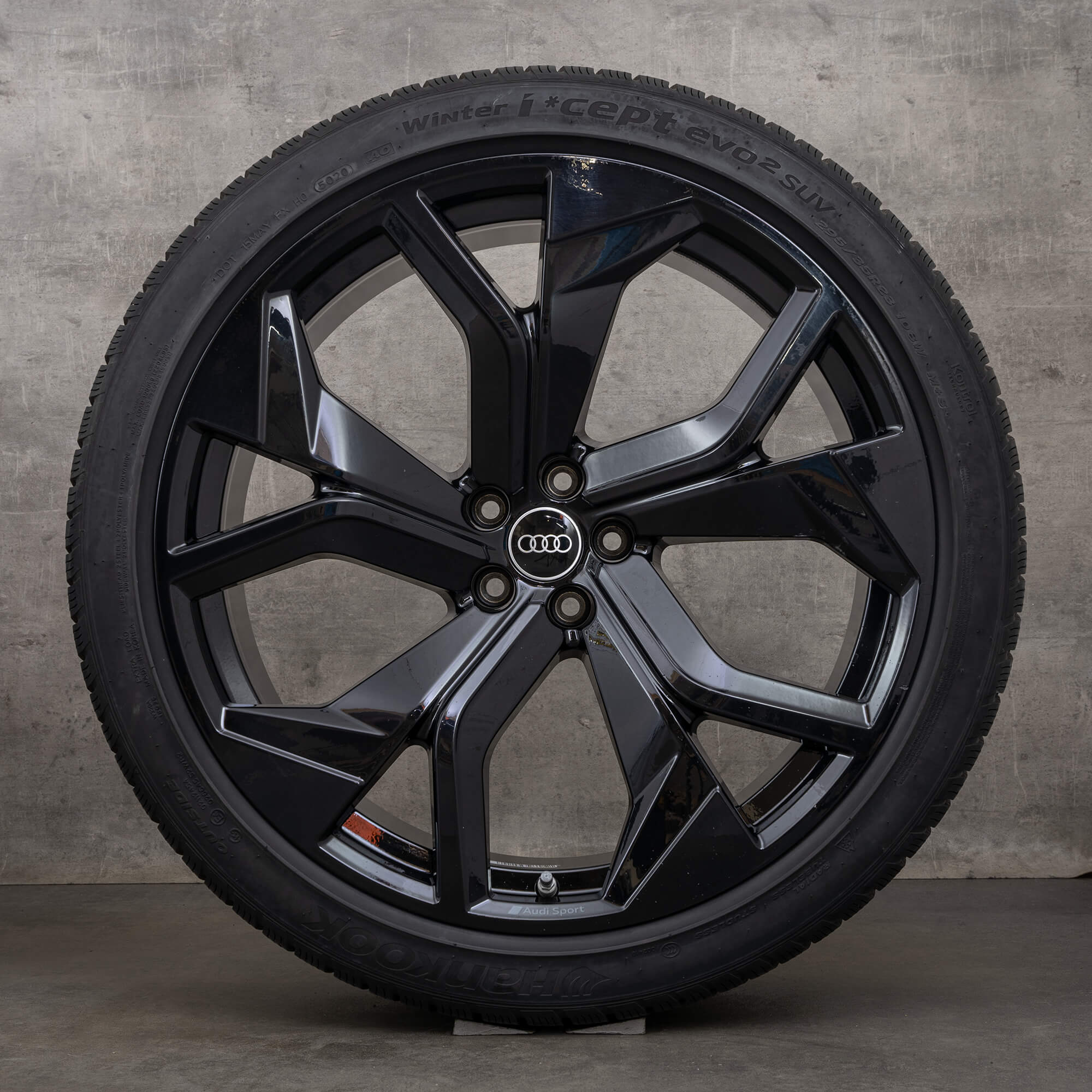 Audi RS Q8 4M8 jante iarna 23 inch anvelope 4M8601025AP negru