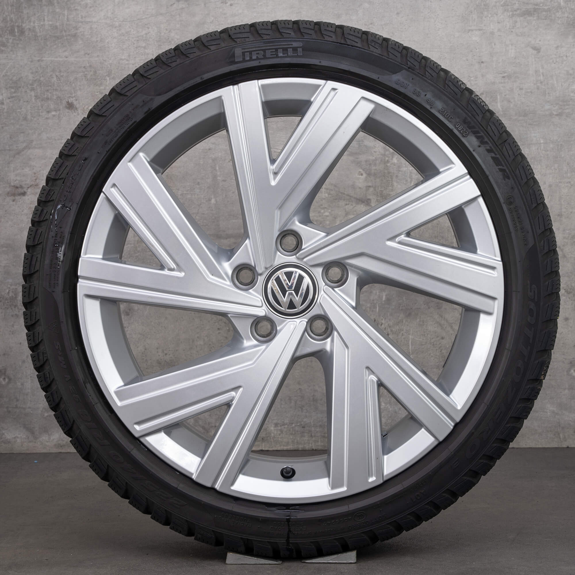 VW Golf 6 7 8 R vinterhjul Bergamo 18-tommers felger vinterdekk 5H0601025AE