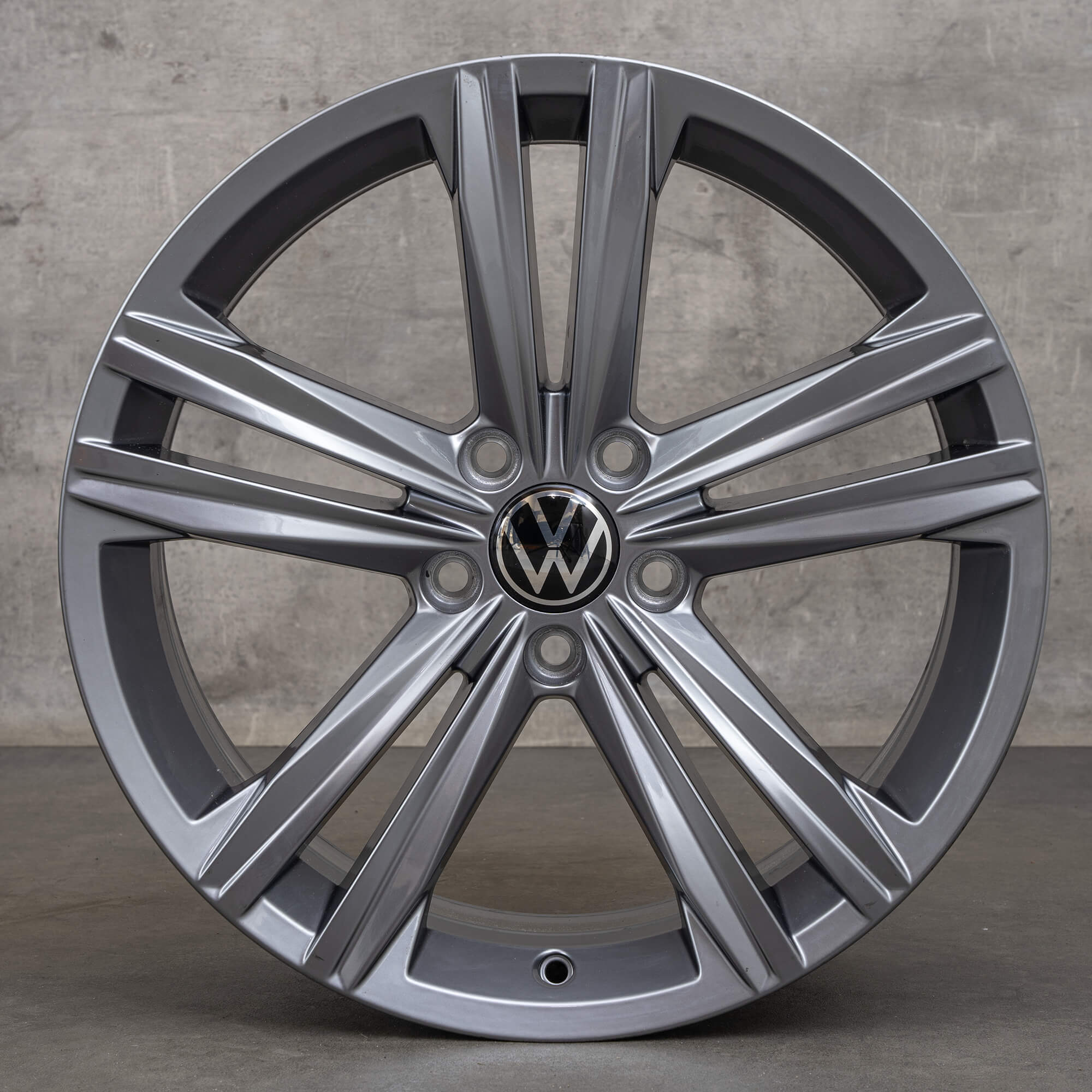VW Arteon Passat Alltrack 3G Llantas de 18 pulgadas Sebring gris tremolita