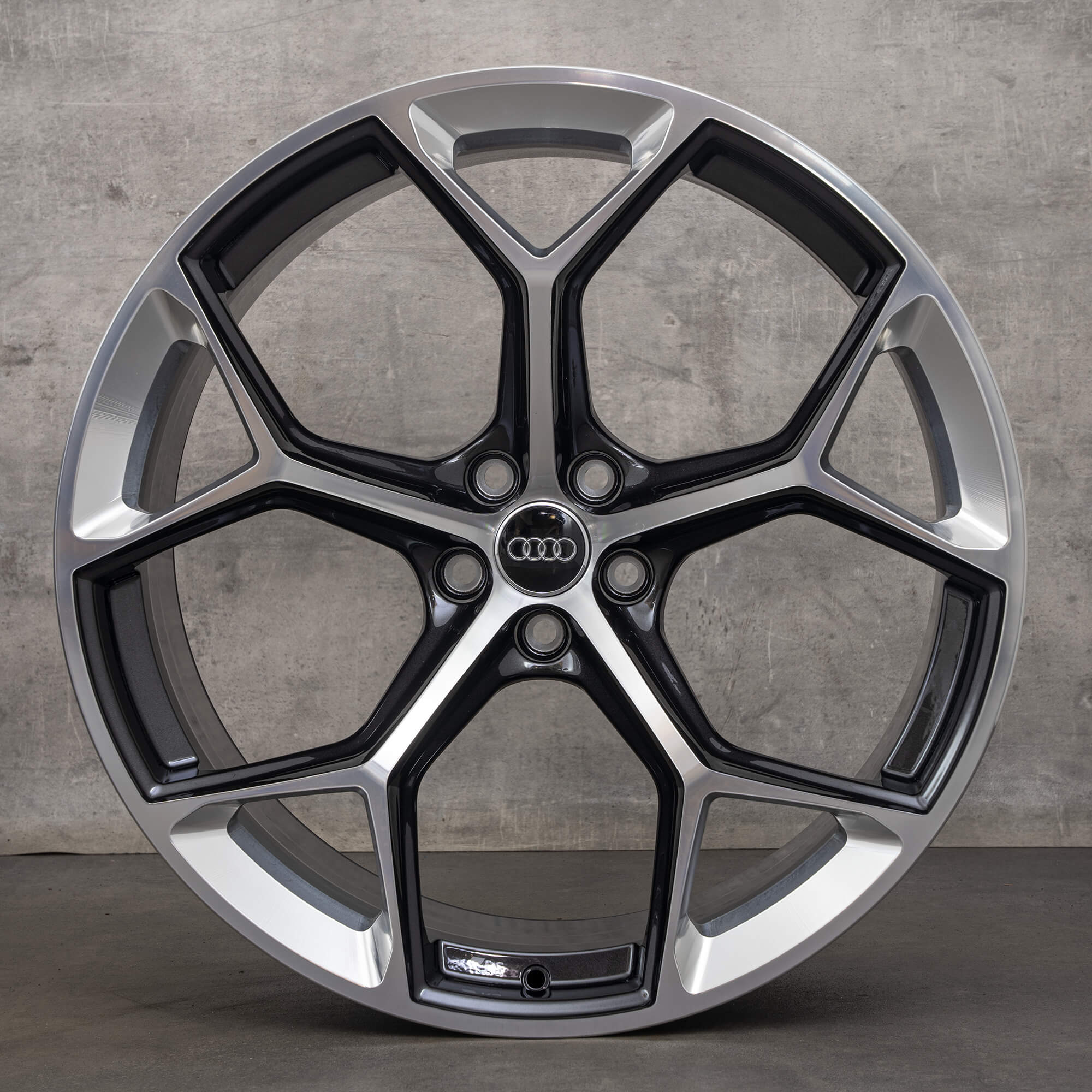 Audi RS6 RS7 4K C8 22 tums fälgar honeycomb design 4K0601025BM NYTT