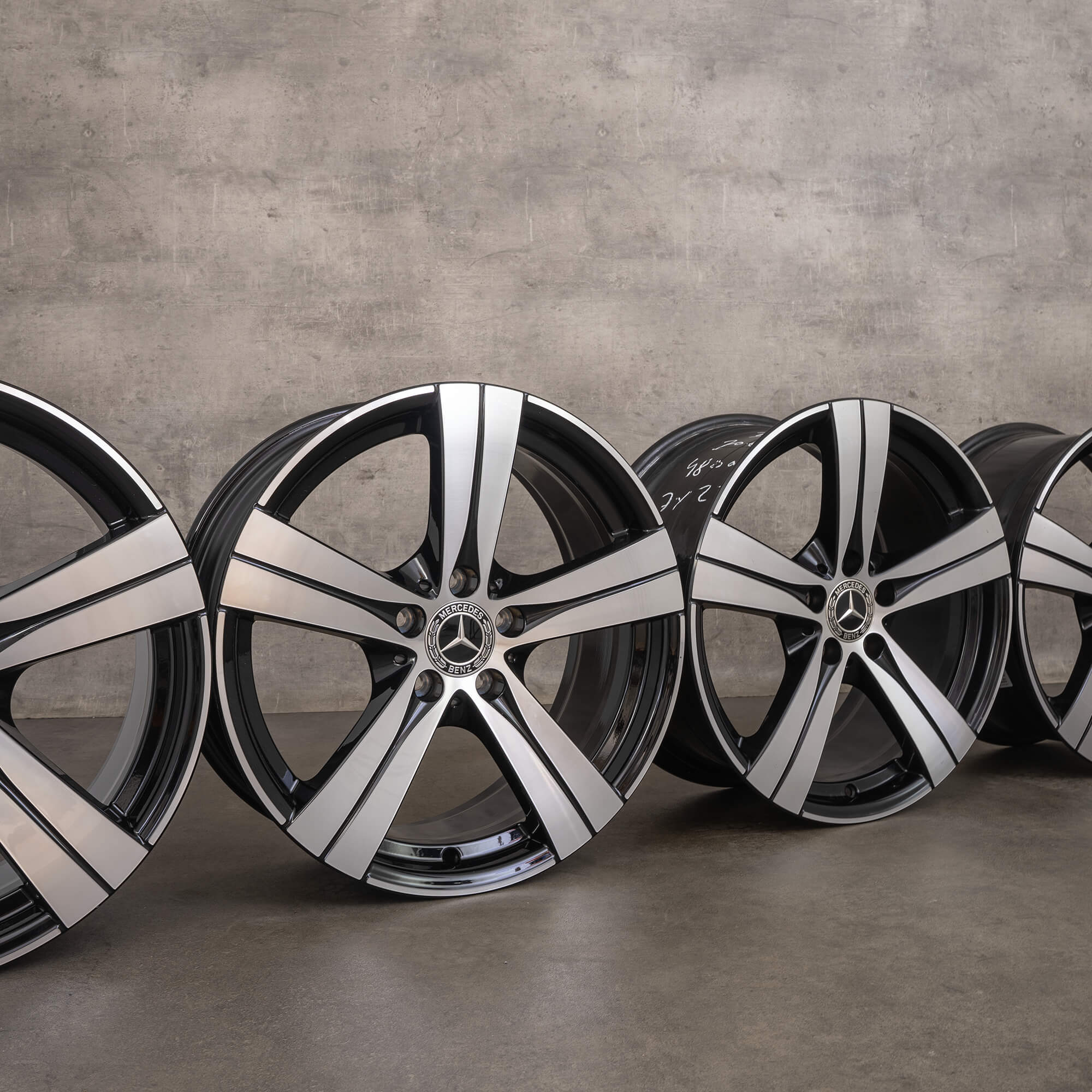 Originele Mercedes C-Klasse W206 S206 18 inch velgen A2064014700 zwart