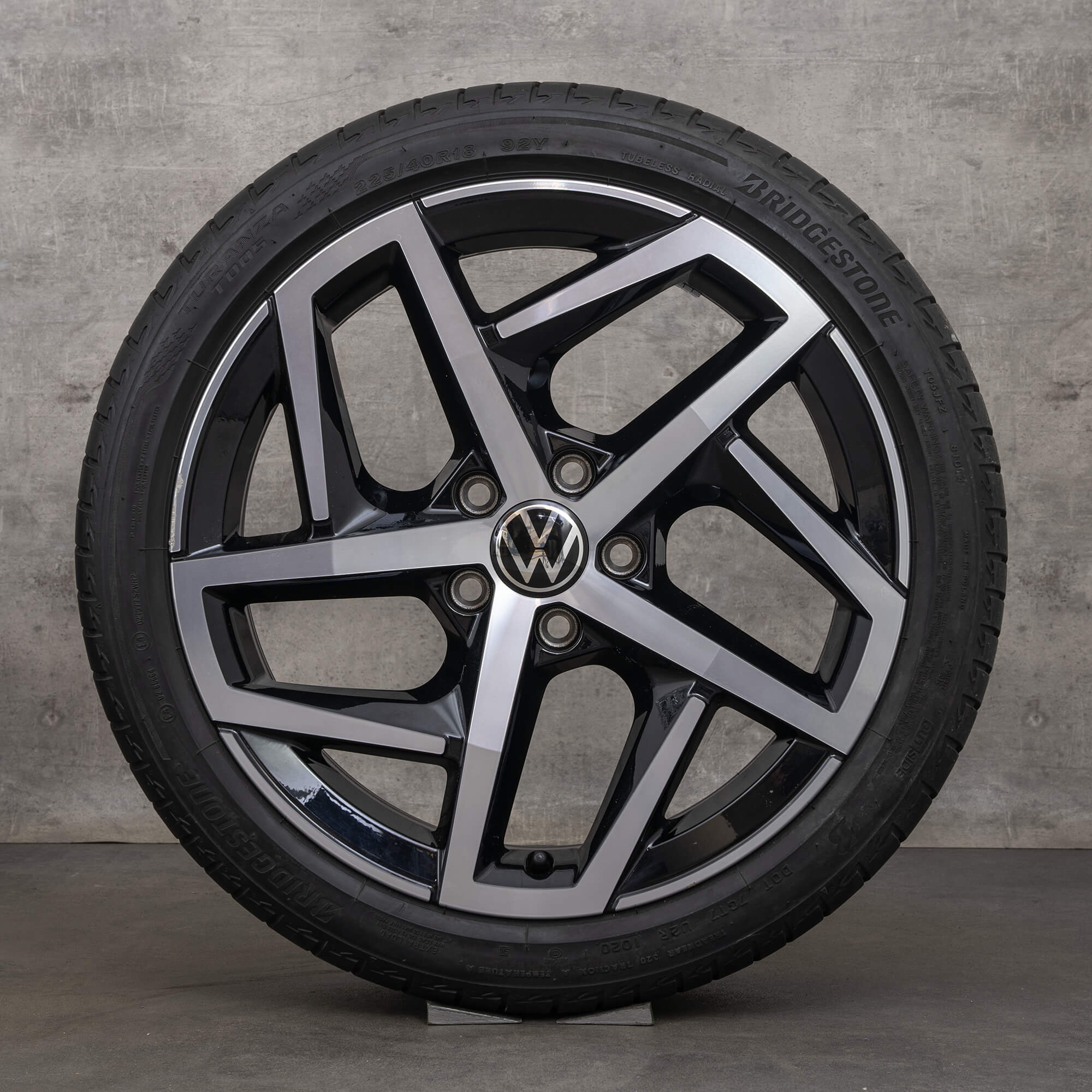 VW Golf 8 R Line GTE GTI GTD summer wheels tires 18 inch Dallas rims