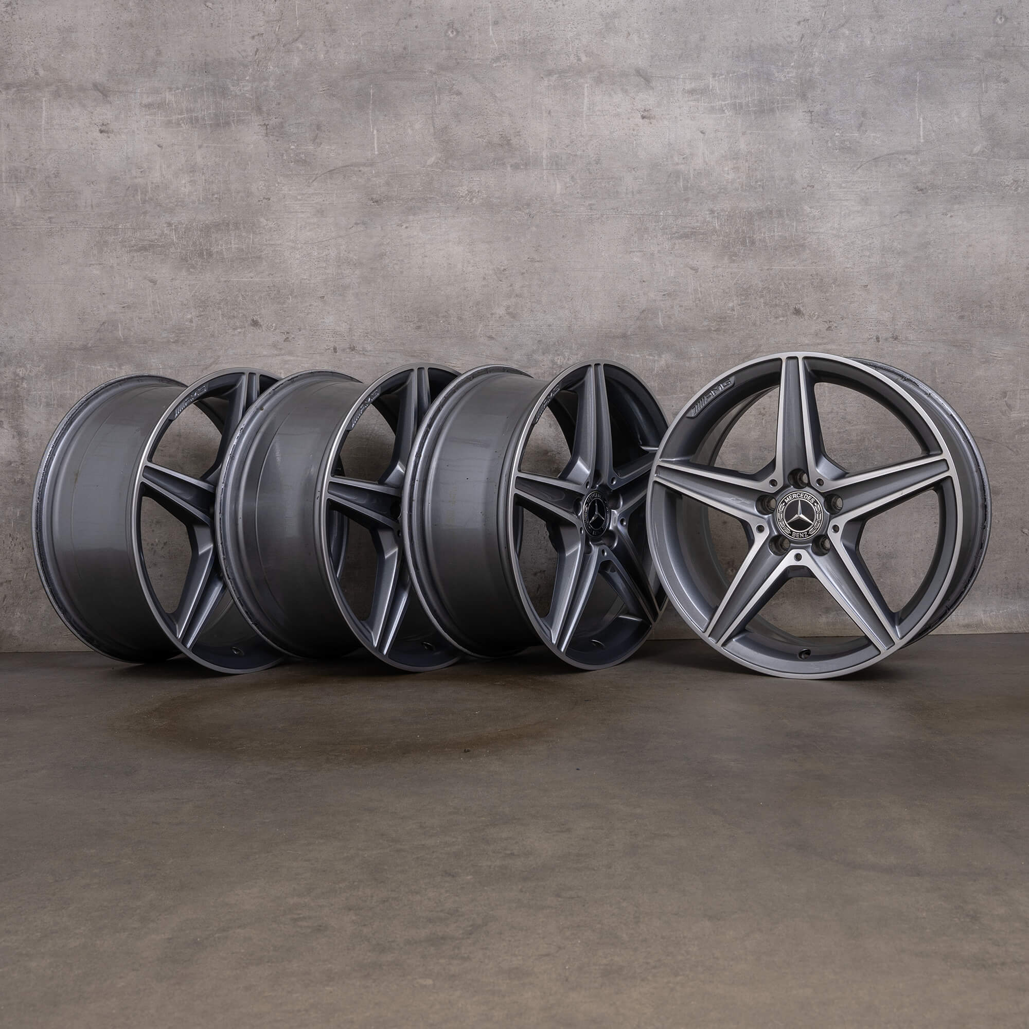 Originele Mercedes Benz C-Klasse AMG velgen 18 inch W205 S205 C205 A205 A2054011100 A2054011200 himalayagrijs glanzend gedraaid