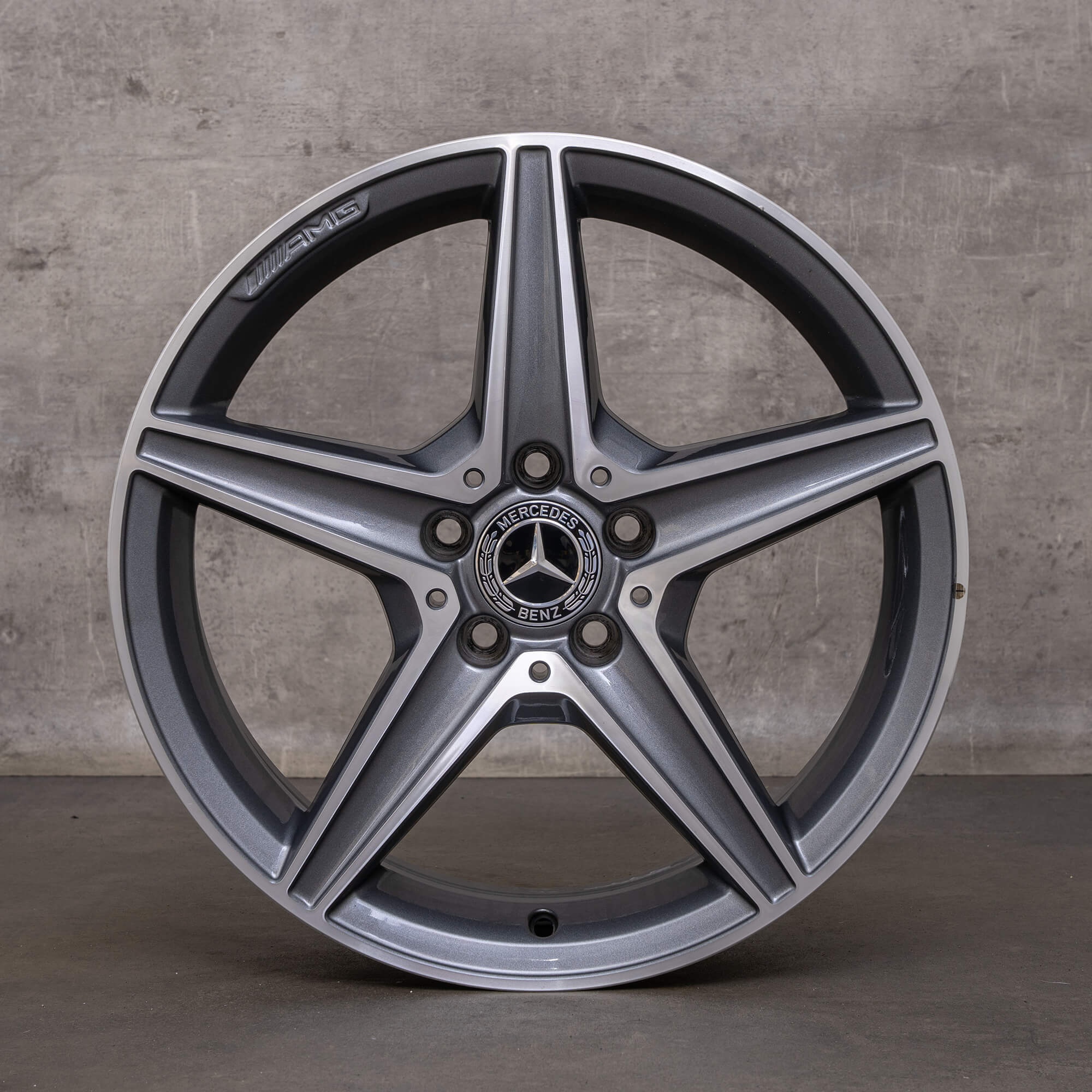 Originele Mercedes Benz C-Klasse AMG velgen 18 inch W205 S205 C205 A205 A2054011100 A2054011200 himalayagrijs glanzend gedraaid