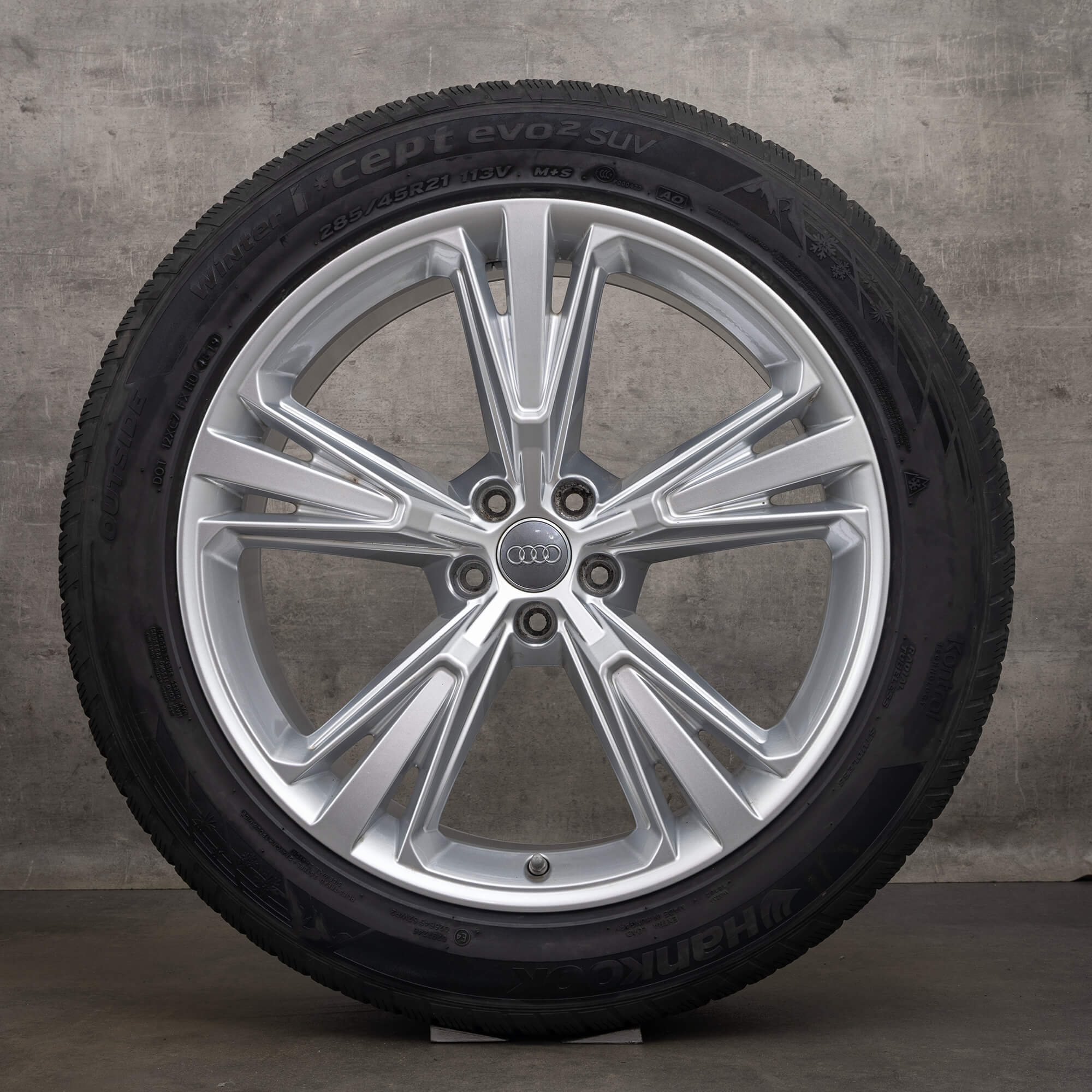 OEM Audi Q8 SQ8 4M 21 inch rims winter tires 4M8601025H silver aluminum wheels