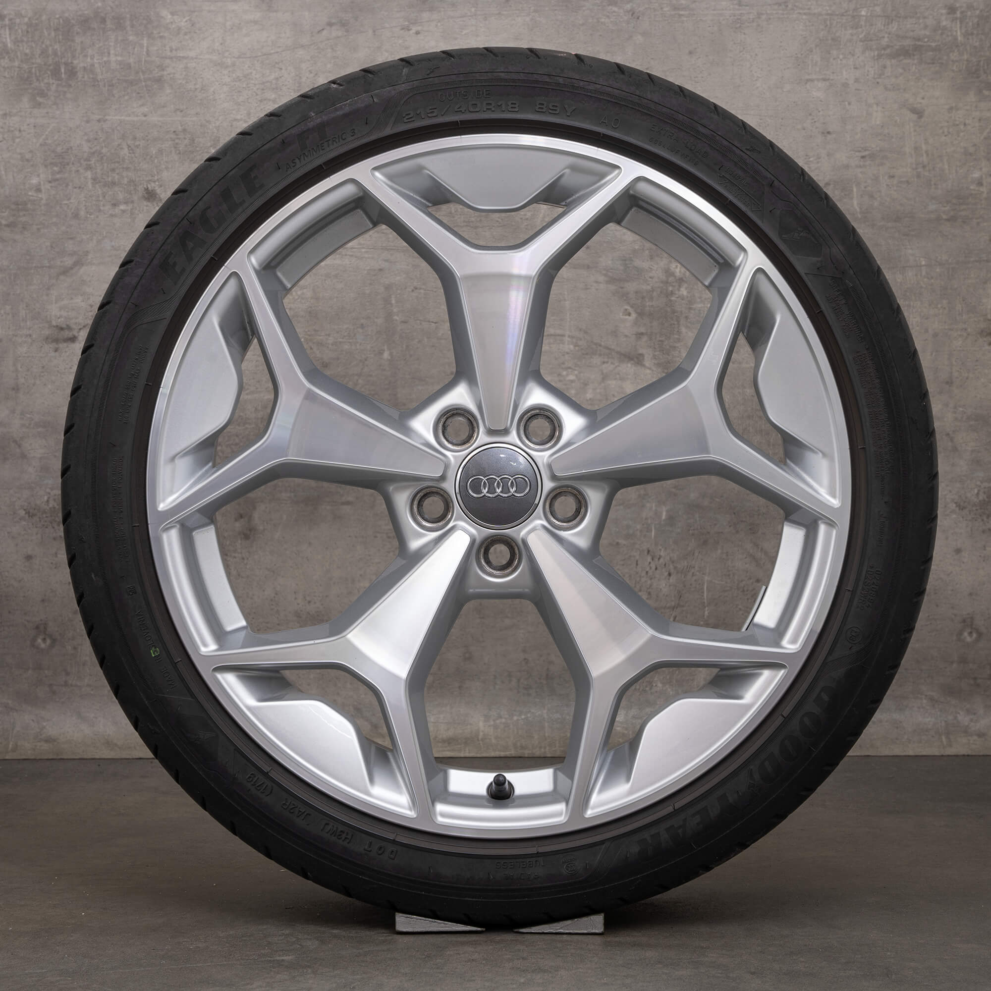 Audi A1 GB 18 inch velgen zomerwielen zomerbanden 82A601025L aluminium