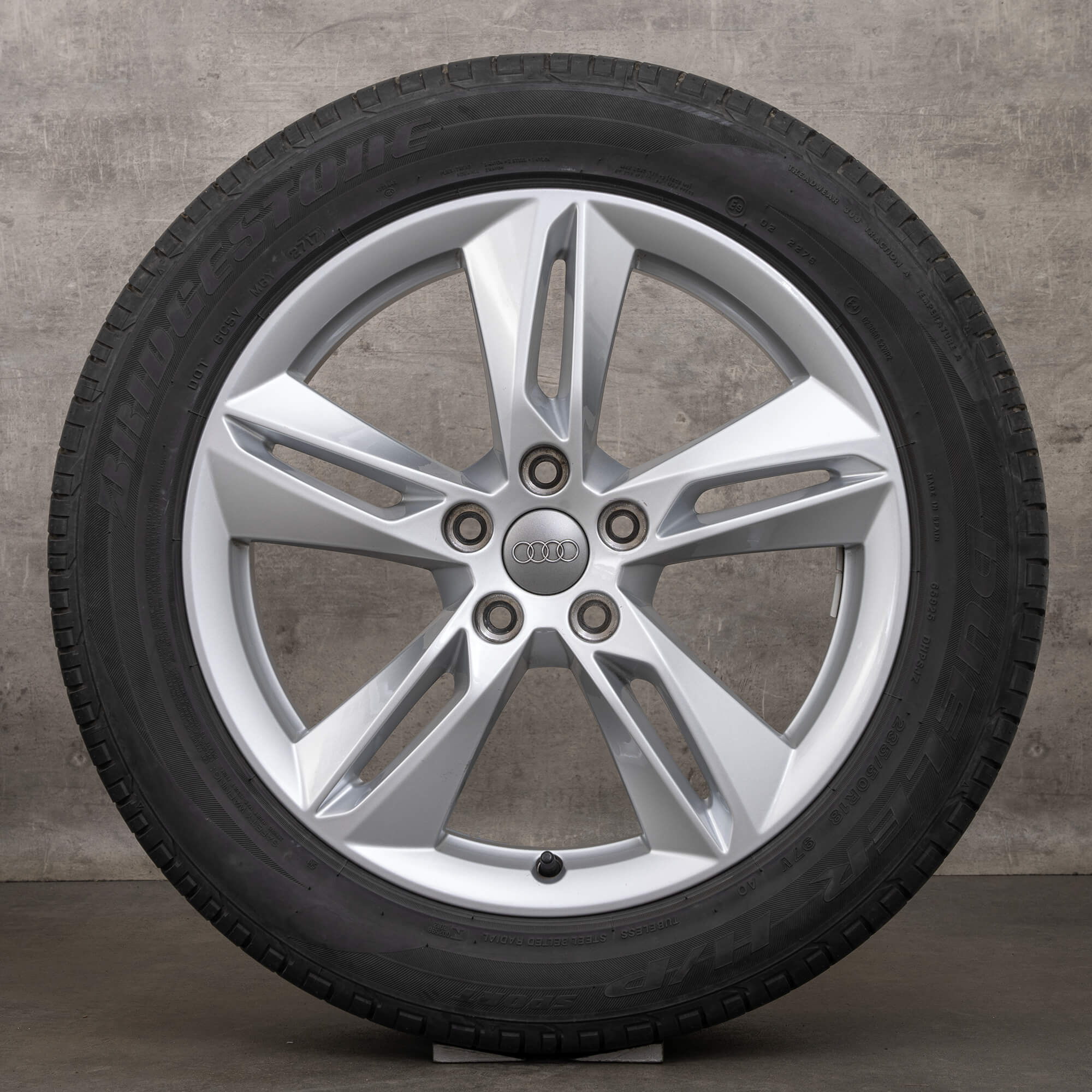 Originele Audi Q3 8U 18 inch zomerwielen velgen zomerbanden 8U0601025AB zilver