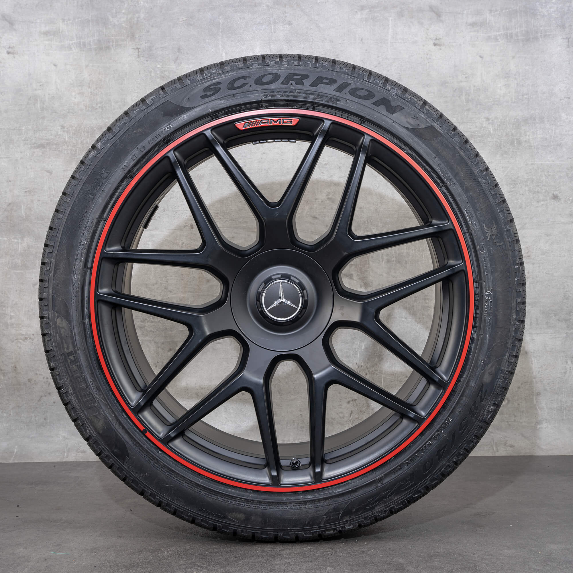 Originele Mercedes Benz G-Klasse G63 AMG winterwielen 22 inch W463A velgen A4634012000 zwart mat velg rood