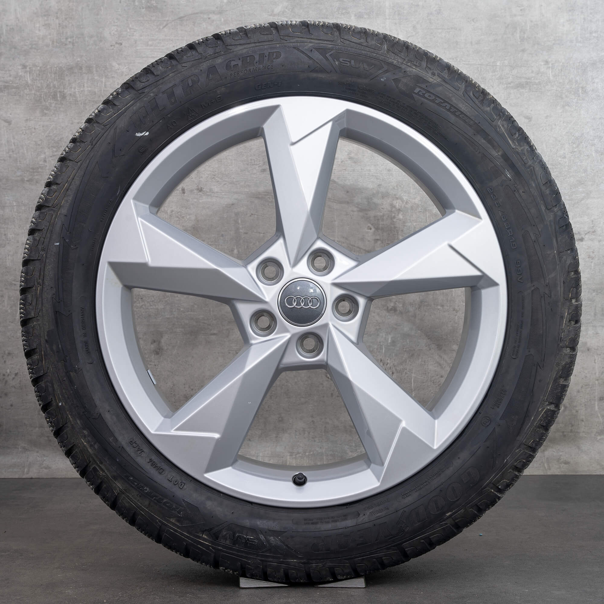 Audi 19 inch Q3 II F3 jante anvelope iarna roti Dynamic 83A601025N