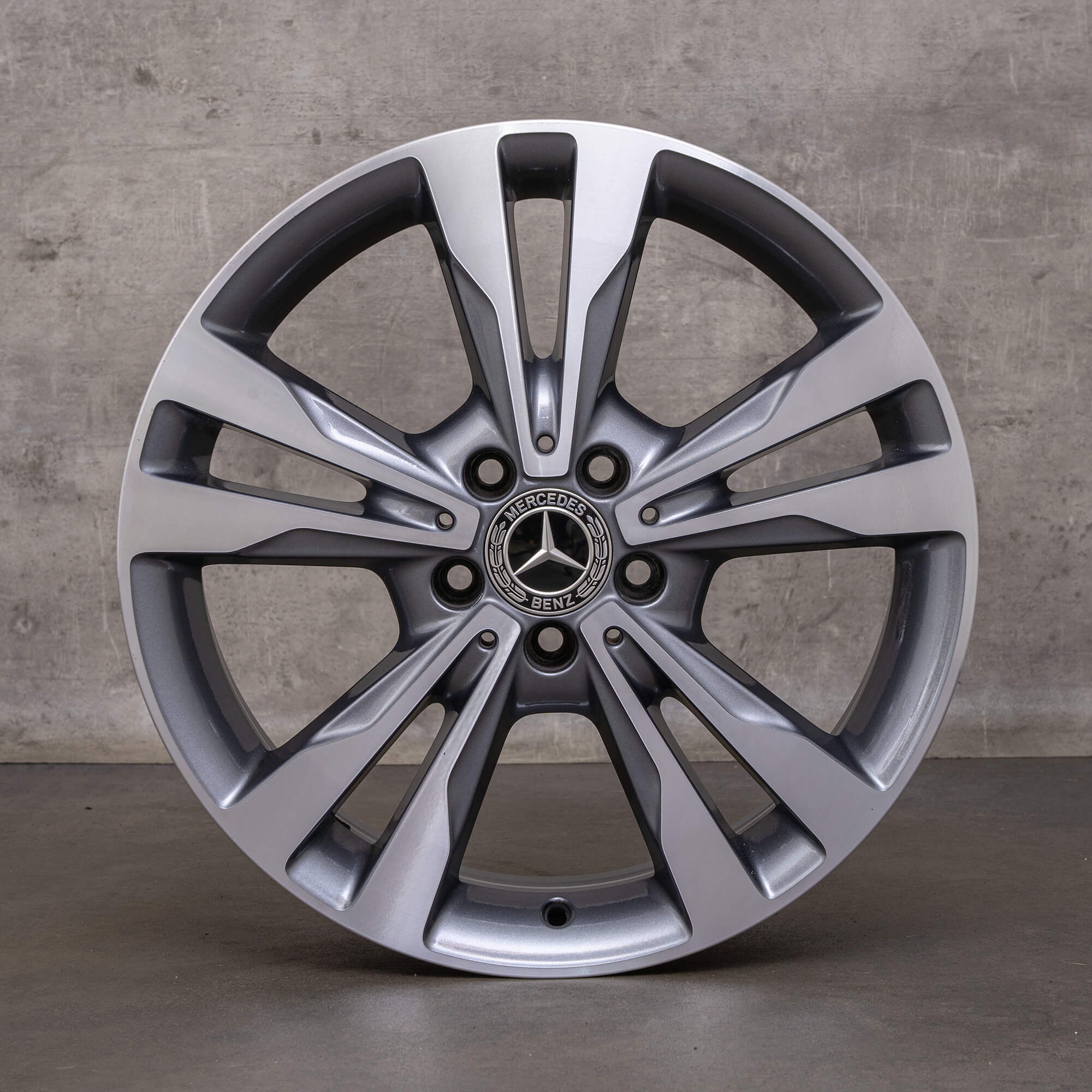 Originele Mercedes Benz C-klasse velgen 18 inch W205 C205 S205 A205 A2054012802 himalayagrijs glanzend gedraaid