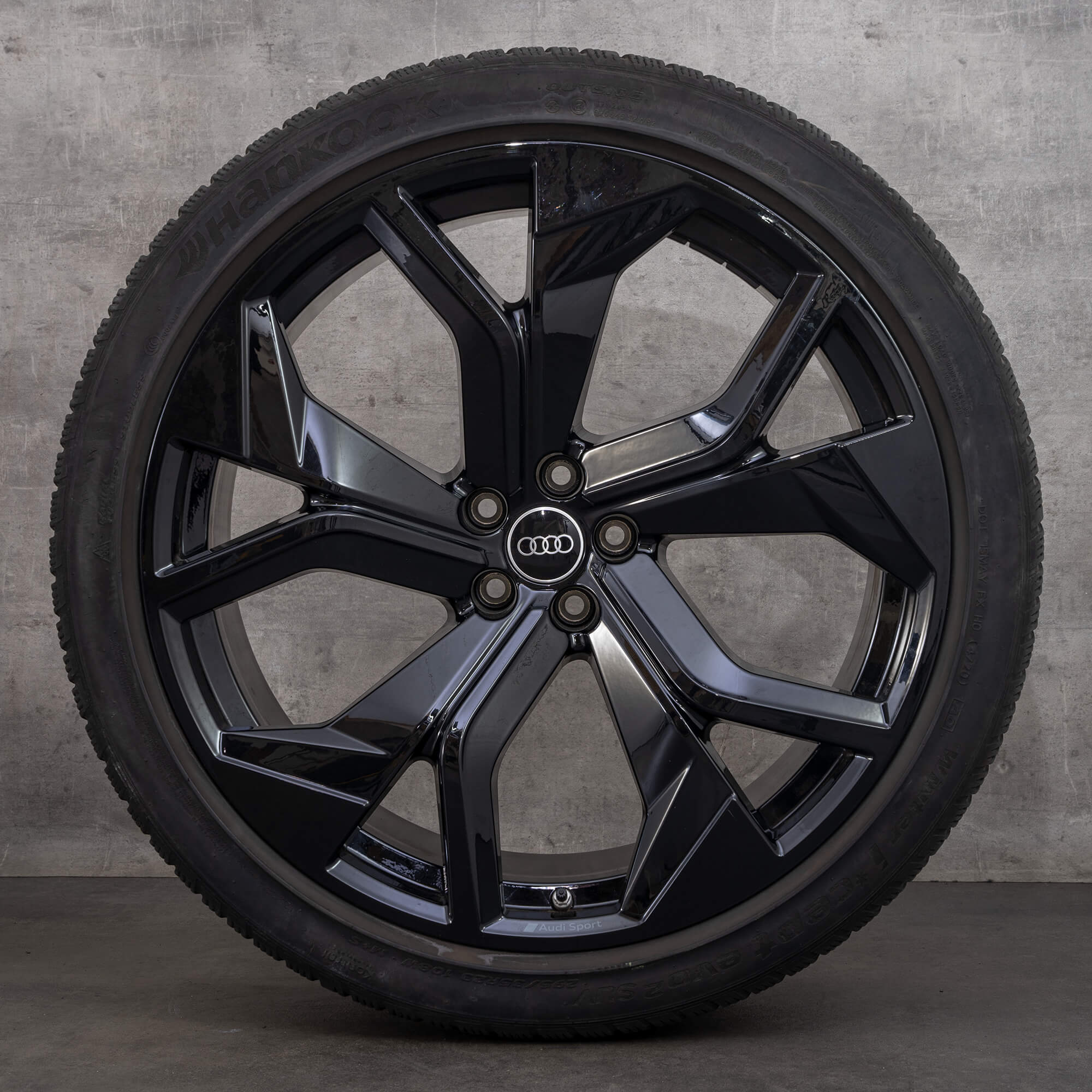 Roți de iarnă Audi RS Q8 originale 23 inch rotor 4M8 jante 4M8601025DC negru lucios NOU