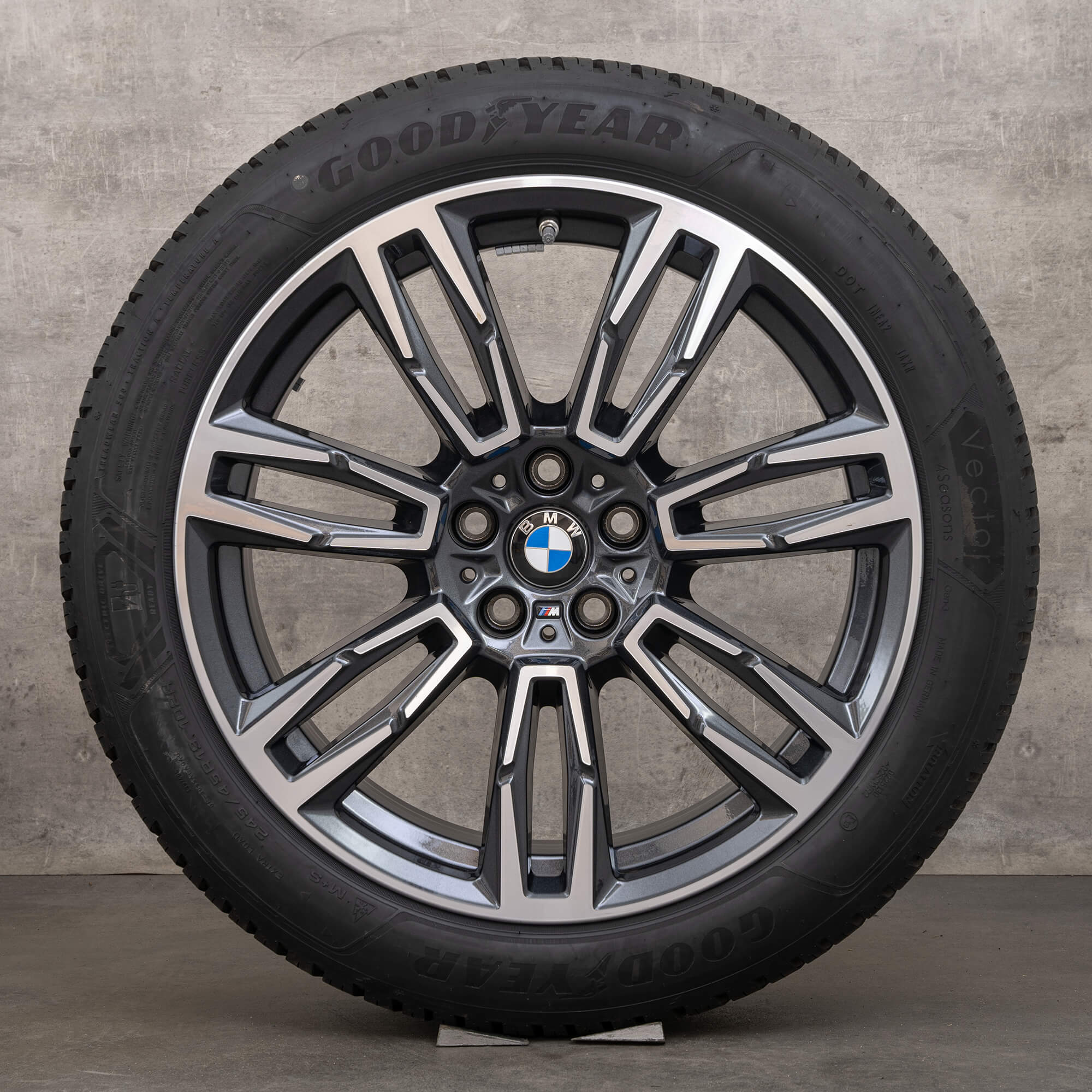 BMW 5 Series G60 G61 i5 all-weather wheels 19 inch rims tires 825 M 5A324E0