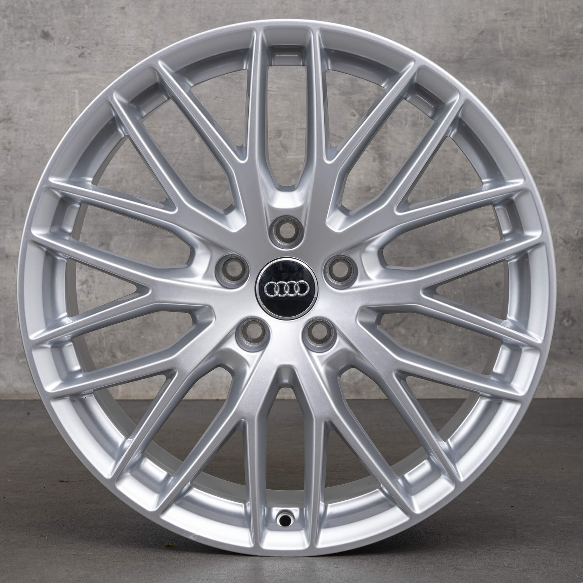 Audi Q2 SQ2 GA 19 Zoll Felgen 81A601025AB silber Y Speichen Design