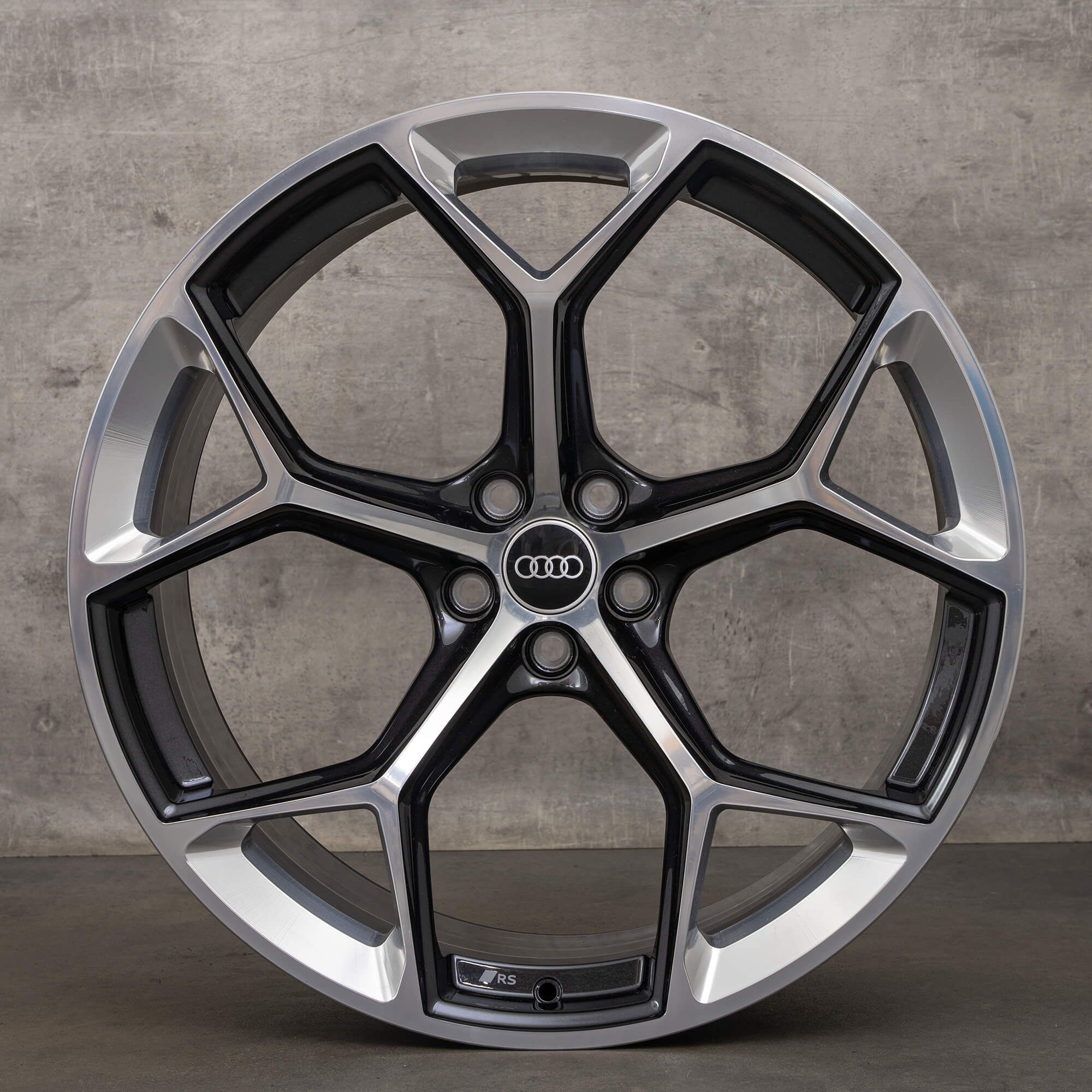 Original Audi RS6 RS7 4K C8 22 tums fälgar 4K0601025BM honeycomb design svart