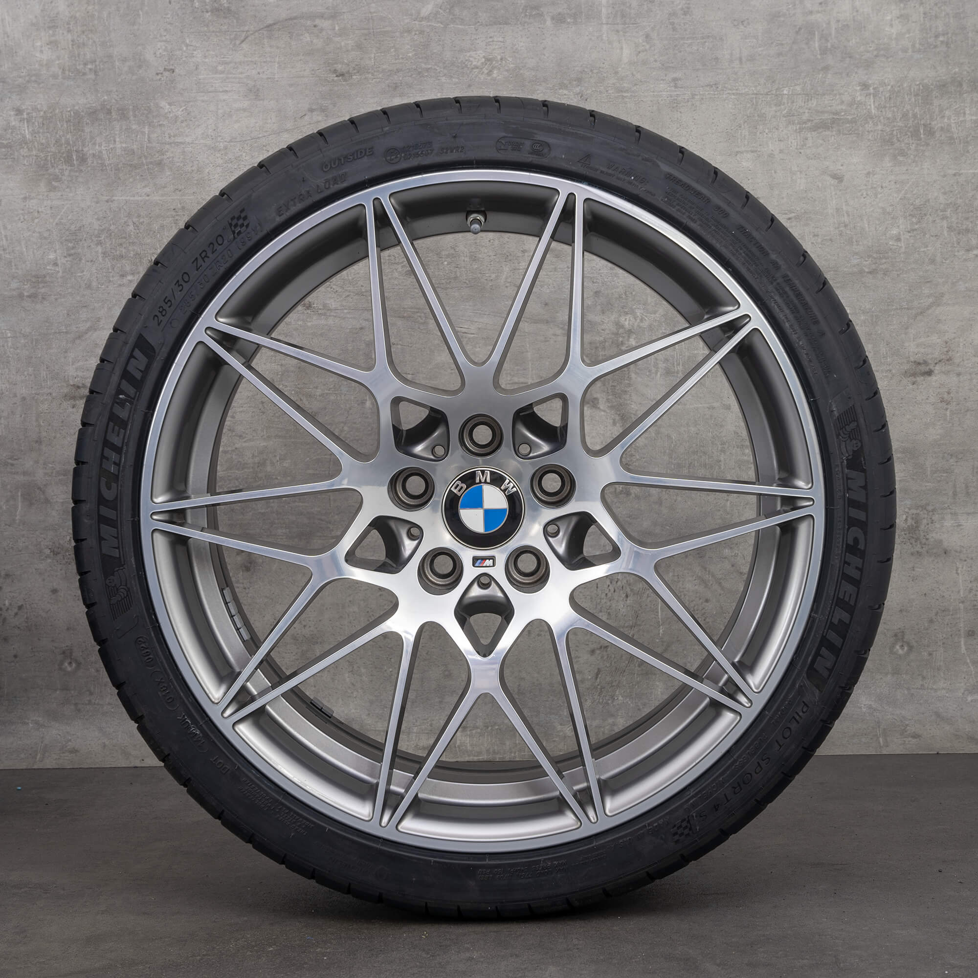 BMW 20 tums fälgar M3 F80 M4 F82 F83 sommarhjul sommardäck M666