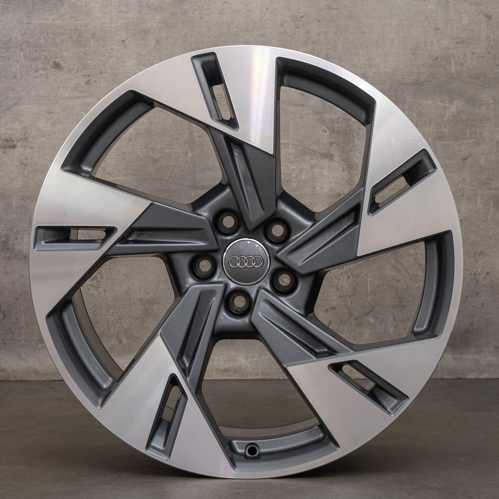 Original Audi e tron GE Q8 20 inch rims dynamic 4KE601025T anthracite