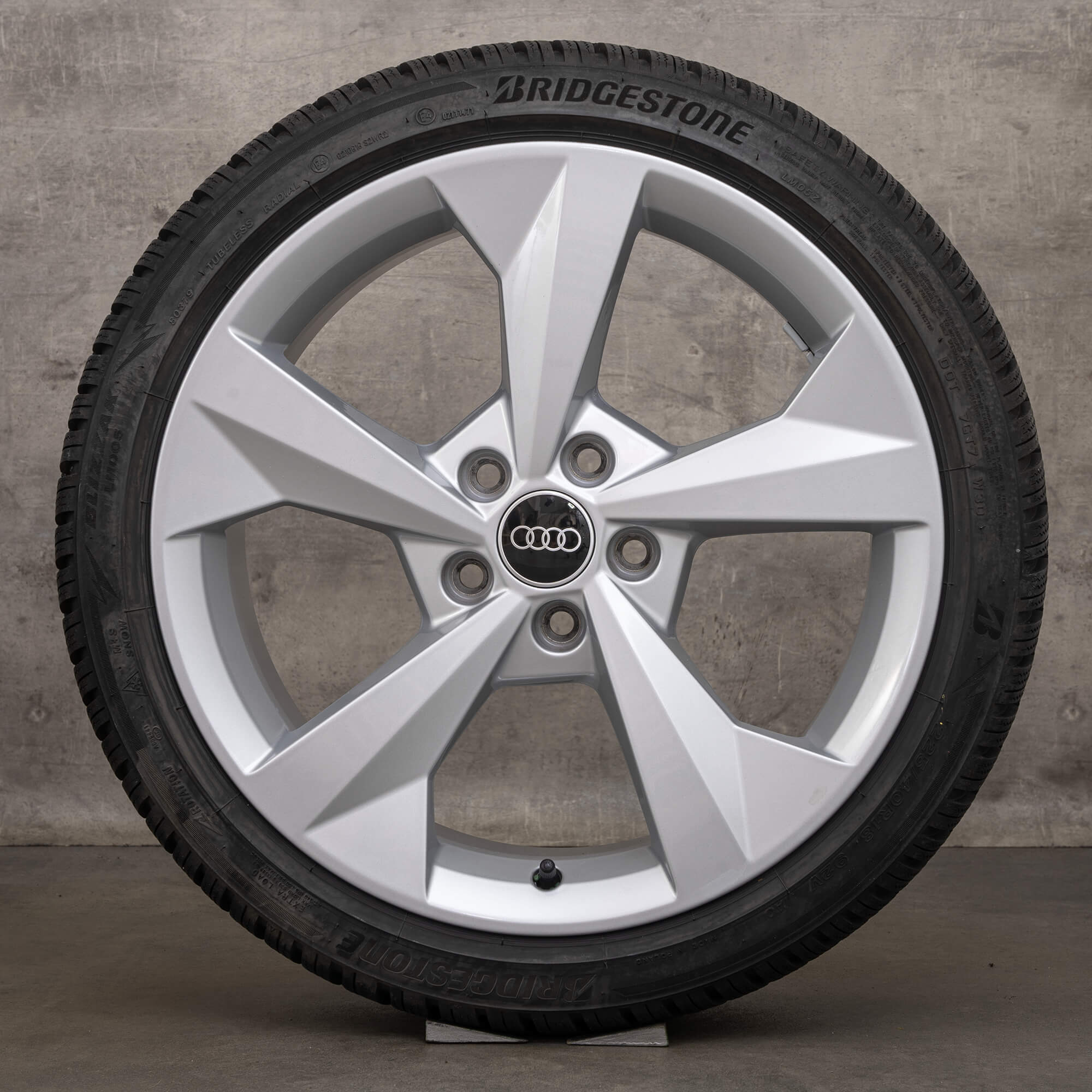 OEM Audi A3 S3 8Y 18 inch winter tires rims 8Y0601025J silver